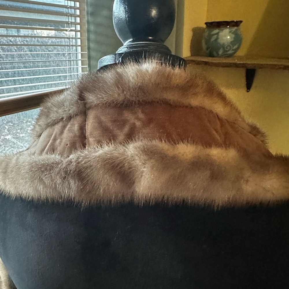 Luxurious Brown Fur Stole - Picture 3 of 4